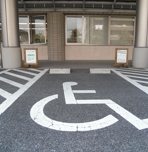 おもいやり駐車スペース看板